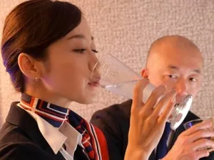 đến nhà bạn chơi rồi yêu luôn má bạn sau khi trộm nhìn cô ấy thay đồ
