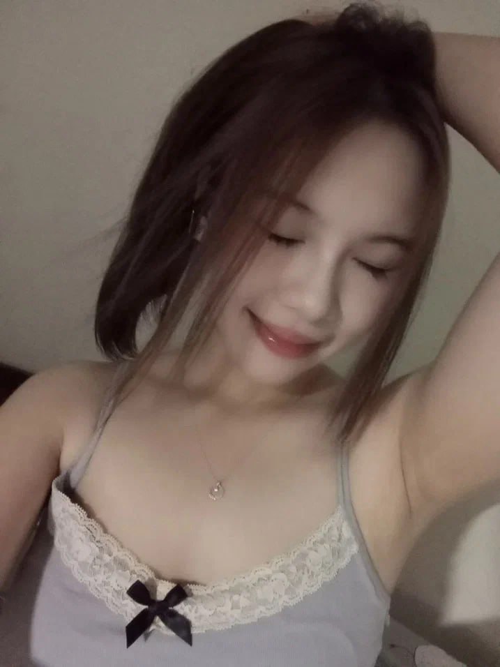 Co giật dữ dội và cực khoái phun trào phun ra một ngụm tiếp theo là xuất tinh kép