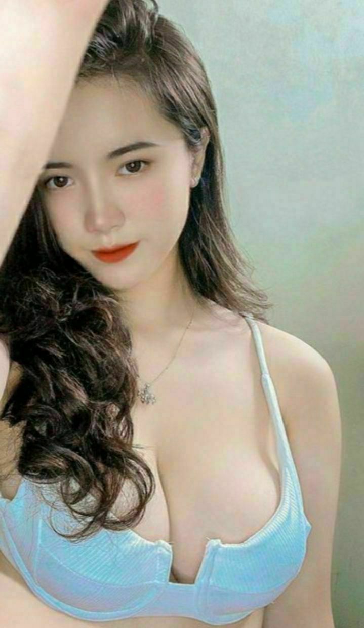 Em streamer vú to khoe lồn để tăng tương tác